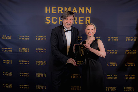 Hermann Scherer und Franziska Sevik bei der Excellence Award Verleihung des 3. Internationalen Speaker Slam 2022